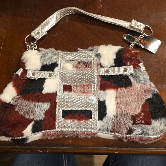 (J8) Black and White Shoulder Bag with Patchwork Fur Design - Picture 1 of 4